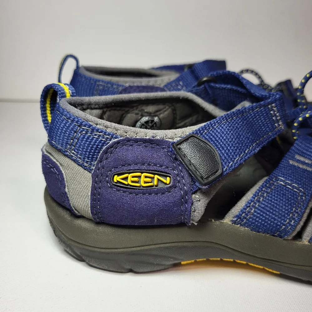 Keen •waterproof webbed